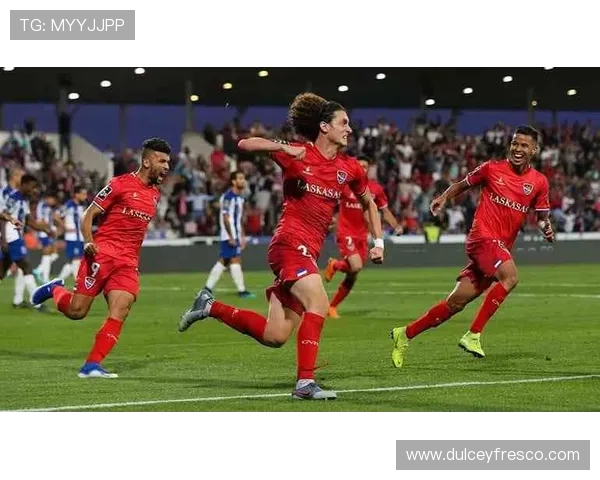 大赢家足球比分即时比分赢：结合历史数据分析提高比赛胜负预测的准确性